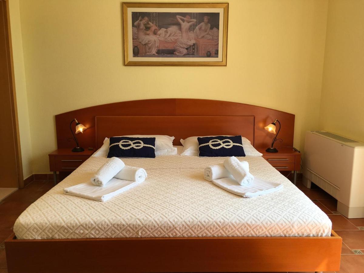 Apartments Villa Jadranka Adults Only Bol Kültér fotó