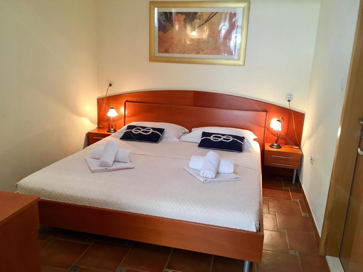 Apartments Villa Jadranka Adults Only Bol Kültér fotó