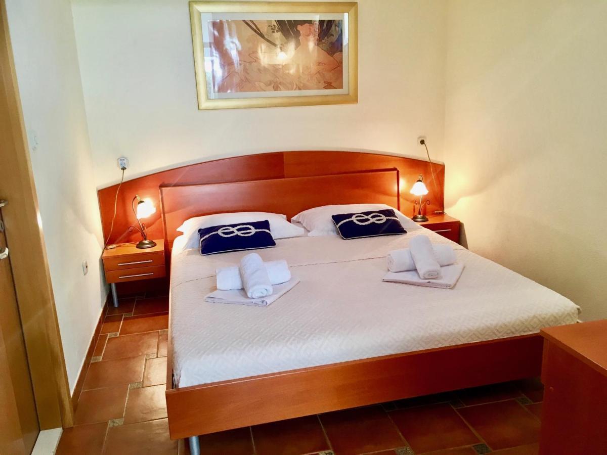 Apartments Villa Jadranka Adults Only Bol Kültér fotó